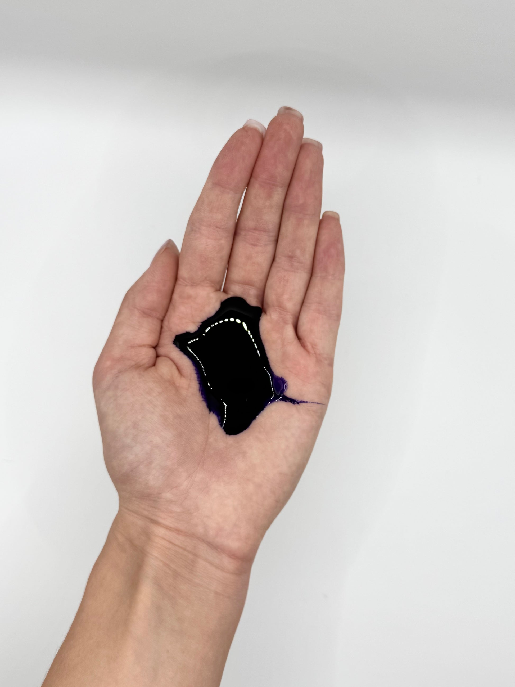 Fanola No Yellow Shampoo Care vegan 350 ml – violett pigmentiertes Silbershampoo gegen Gelbstich für blondiertes, graues und weißes Haar