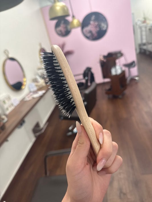 Great Lengths Extensionsbürste klein aus Holz mit Markenlogo, professionelle Haarpflege im Friseursalon – Great Lengths