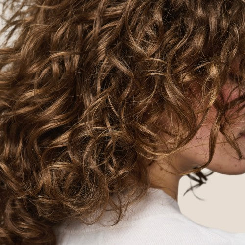 Living Proof Curl Enhancer definierte Lockenstruktur mit natürlichem Glanz und Bündelung – Living Proof