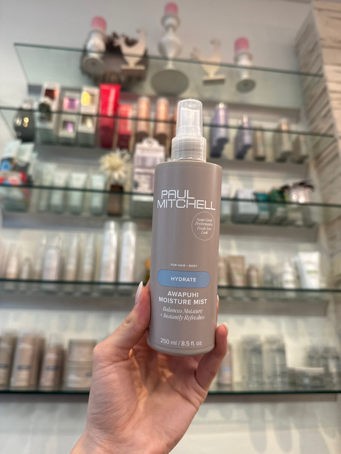 Awapuhi Moisture Mist richtig anwenden: Feuchtigkeitsspray für trockenes Haar