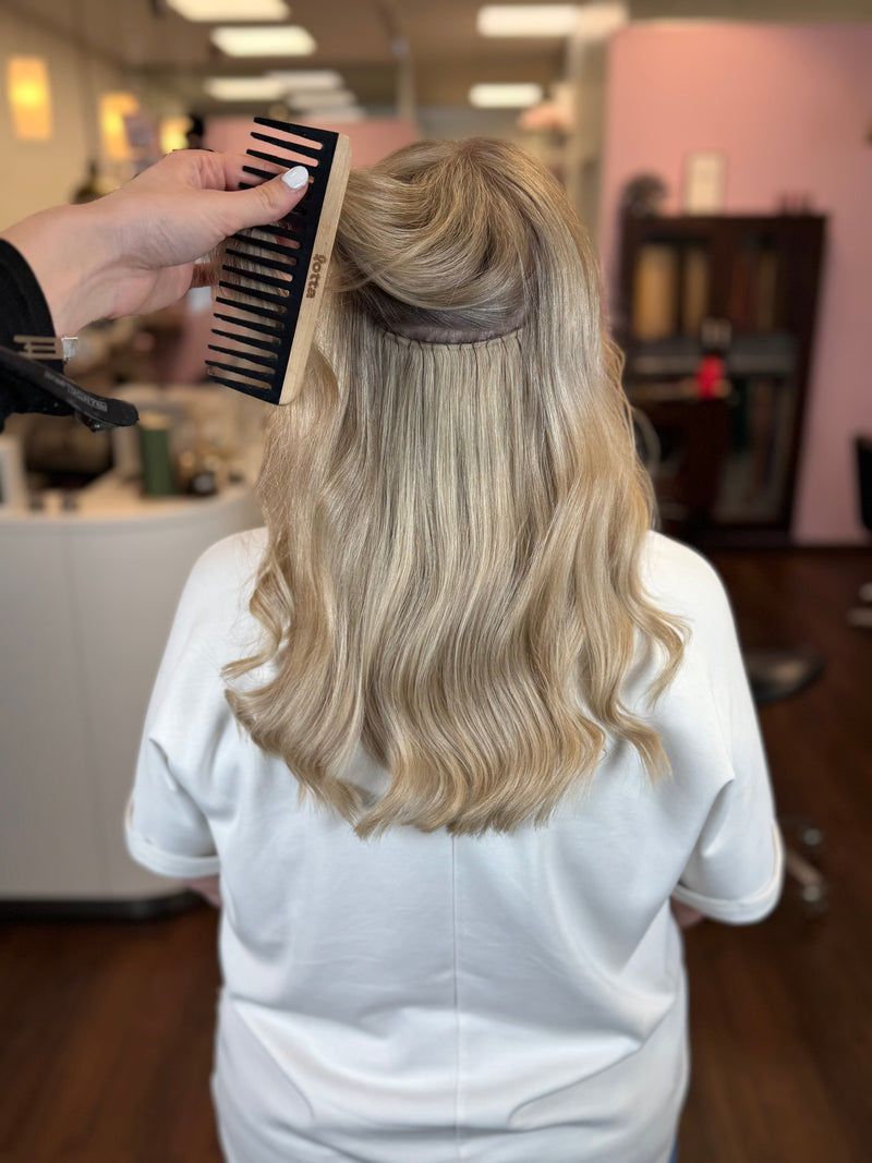 Welche Bürste für Extensions? Daily Brush, Paddle, Mini oder Stylingbürste – was passt zu Bondings, Tapes & Tressen?