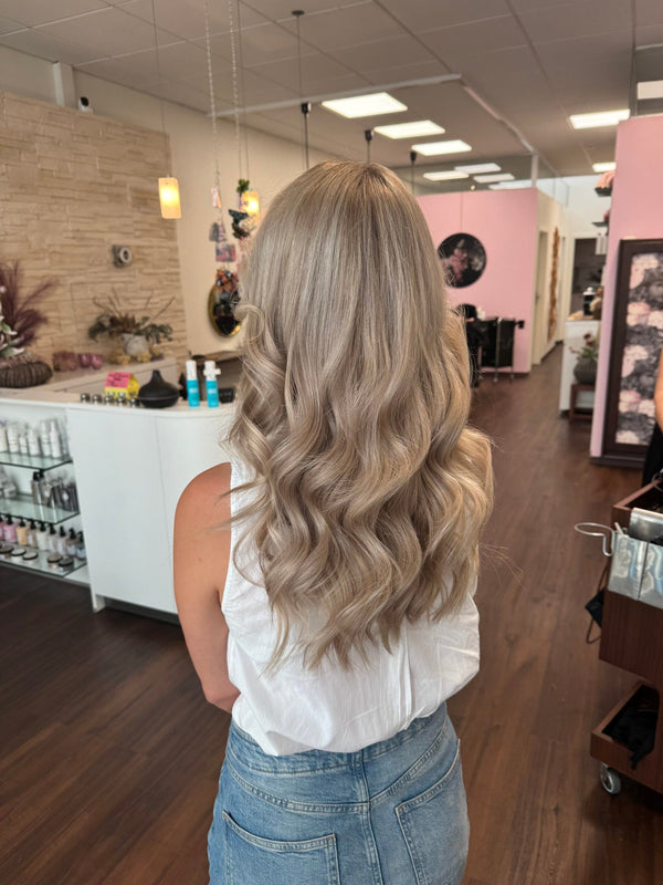 Blogartikel über Pflege für blondiertes und geschädigtes Haar mit fachlichem Wissen im Salon HairHOMIE