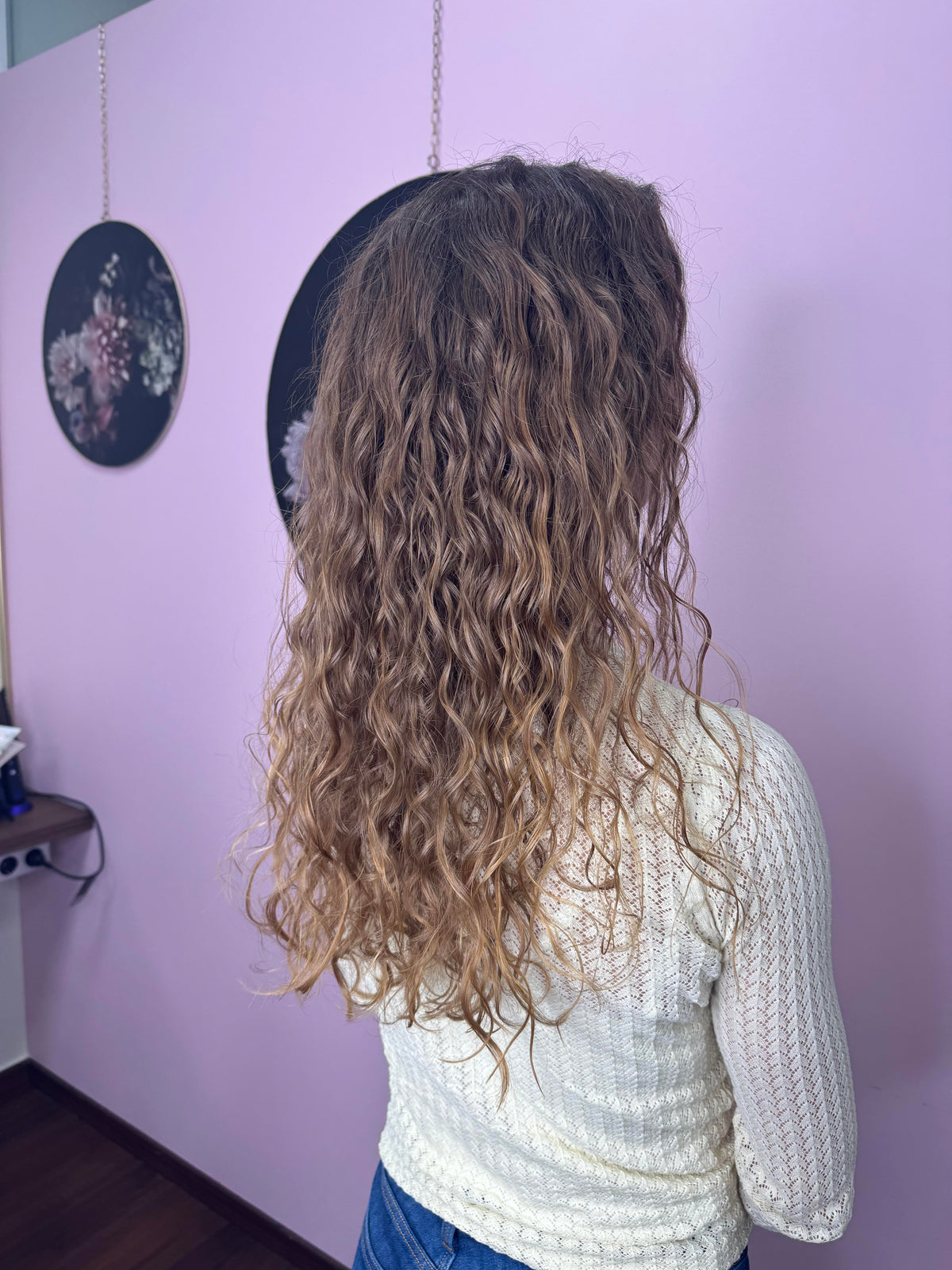 Pflege für trockenes und lockiges Haar mit Hydrasoft Pflege, Lockenstyling und Frizzkontrolle – Lissi Weber