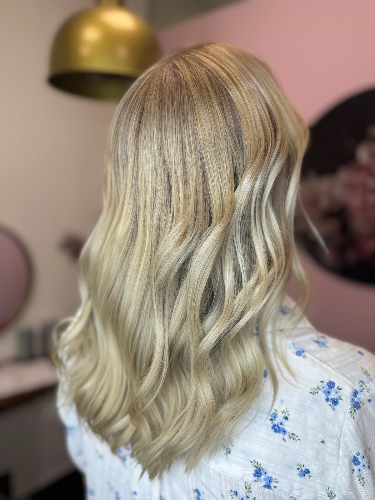 Pflege für volumenloses und blondiertes Haar mit Extra Body Volumenpflege und Blondschutz – Lissi Weber