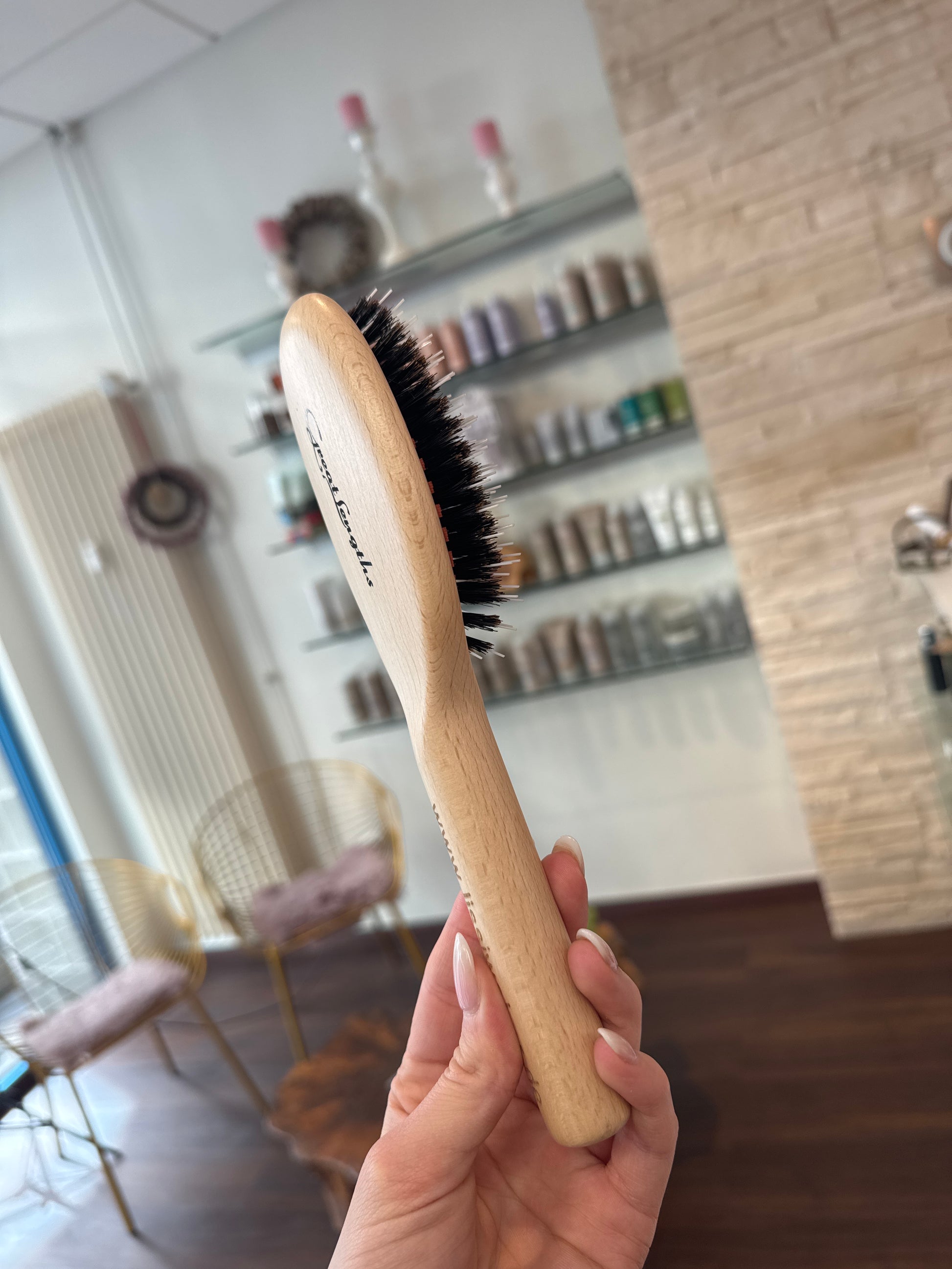 Great Lengths Holzbürste mit weichen Borsten für Extensions und empfindliches Haar, Detailaufnahme der Bürstenstruktur – Great Lengths