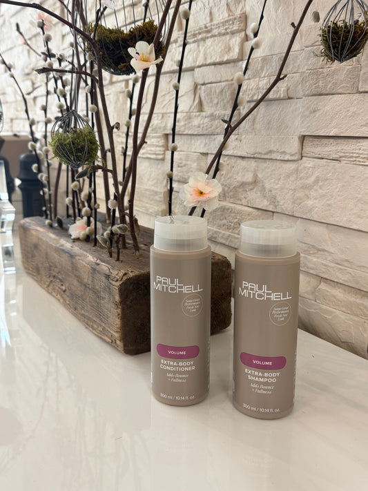 Paul Mitchell Extra-Body Volumenpflege mit Shampoo und Conditioner für feines Haar, Nahaufnahme der Flaschen – Paul Mitchell