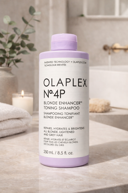 Olaplex No.4P Silbershampoo, violettes Toning Shampoo in neutralem Bad Ambiente, Produktflasche – Olaplex