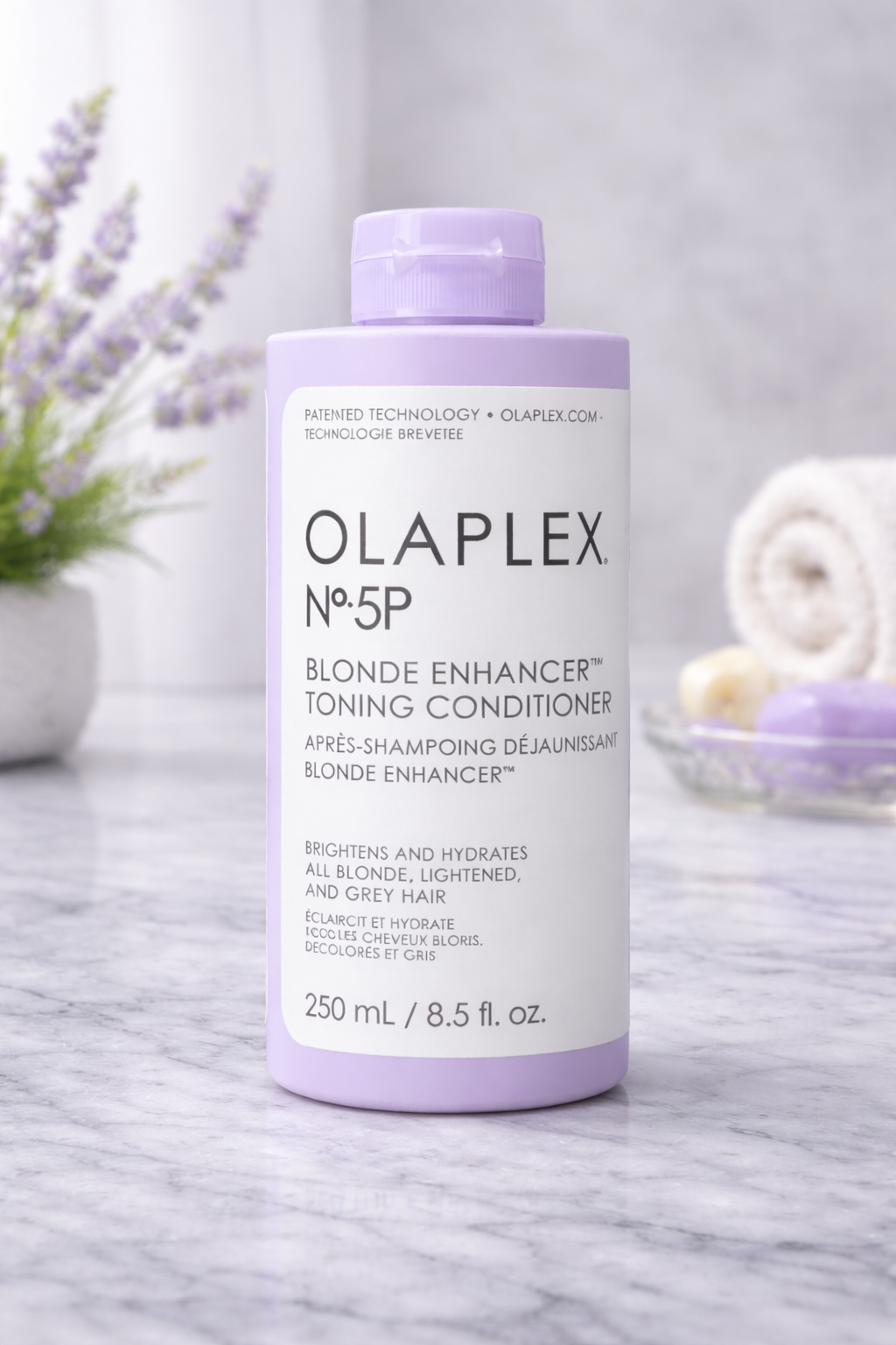 Olaplex No.5P Blonde Enhancer Toning Conditioner violette Pflege für blondes Haar, Produktflasche frontal vor hellem Hintergrund – Olaplex