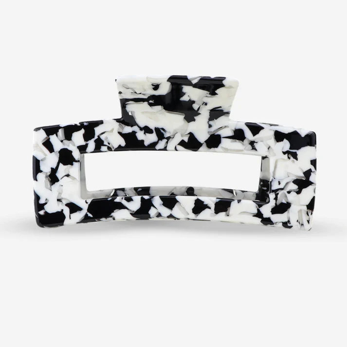 Haarspange schwarz weiß marmoriert, große rechteckige Haarspange aus Acryl in Seitenansicht – sasstie