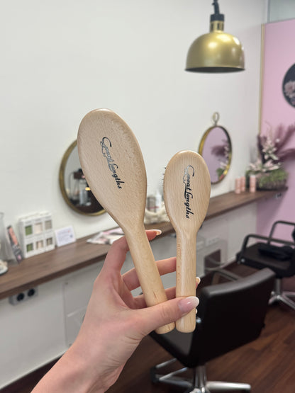 Great Lengths Extensionsbürsten aus Holz in zwei Größen, professionelle Haarpflege im Friseursalon – Great Lengths
