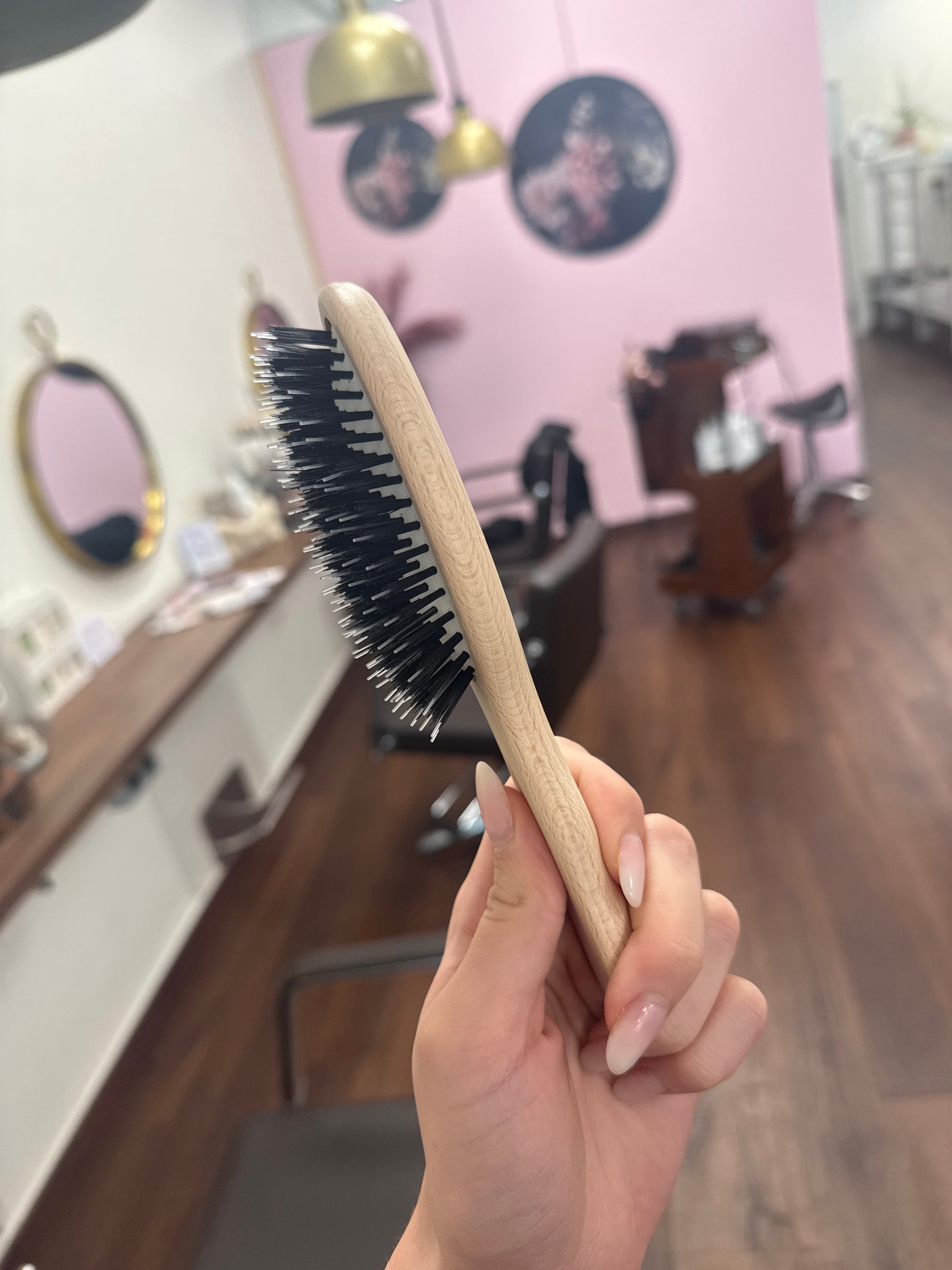 Great Lengths Extensionsbürste klein aus Holz mit Markenlogo, professionelle Haarpflege im Friseursalon – Great Lengths
