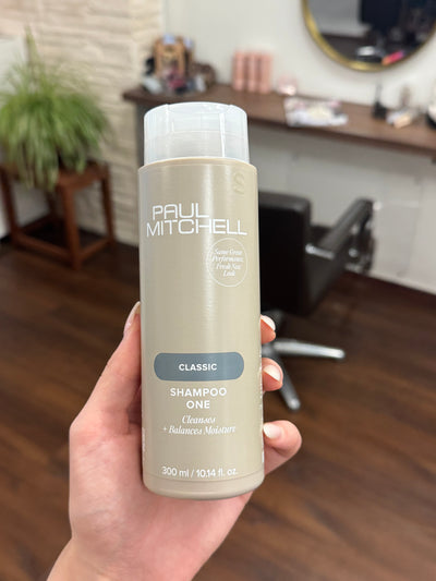 Paul Mitchell Classic Shampoo One 300 ml wird im Salon präsentiert