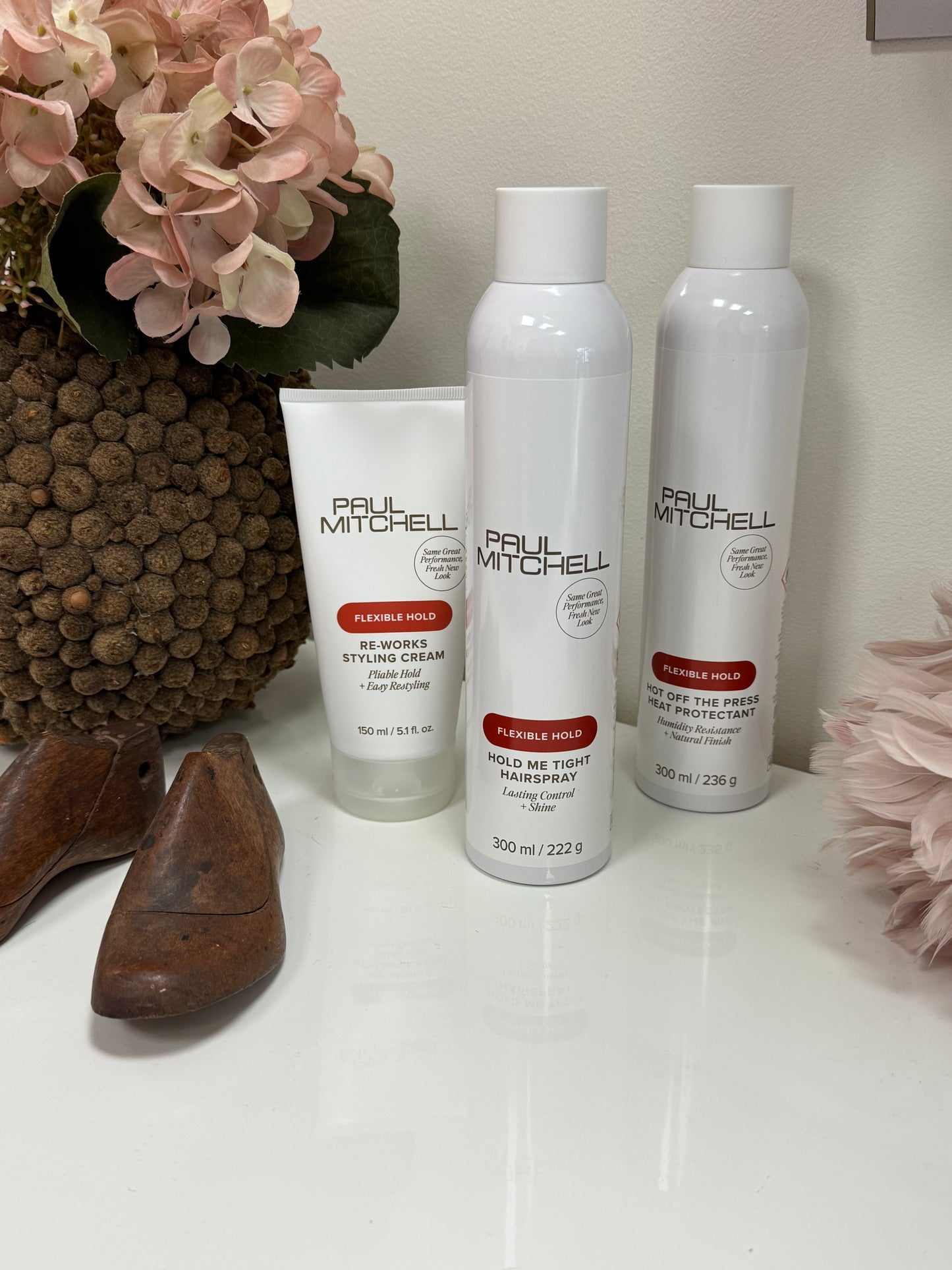 Stylingprodukte flexibel Halt Set Paul Mitchell Haarspray Styling Cream Hitzeschutz nebeneinander Paul Mitchell
