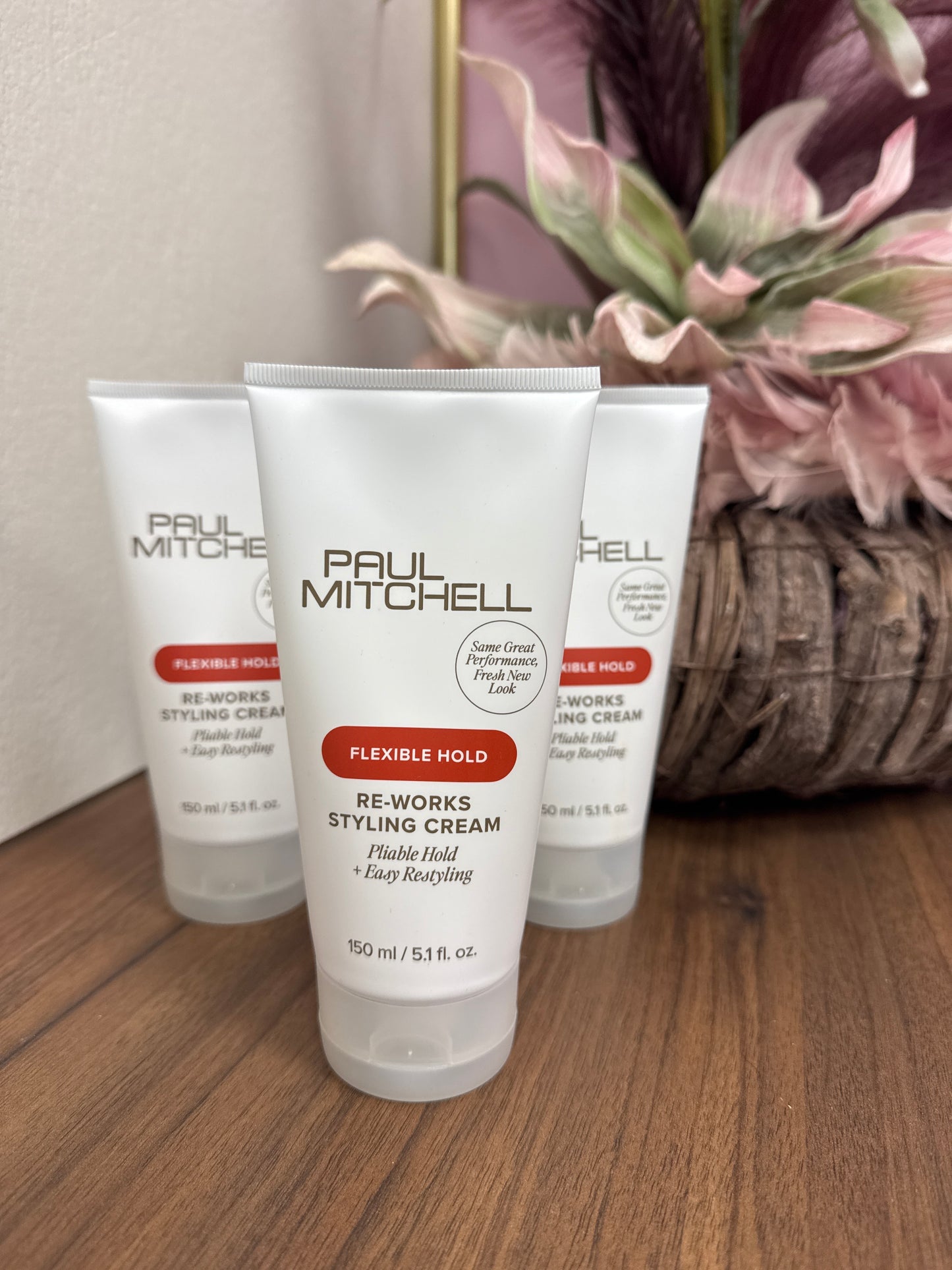 Stylingcreme flexibel Halt Paul Mitchell Re Works Styling Cream mehrere Tuben nebeneinander Paul Mitchell