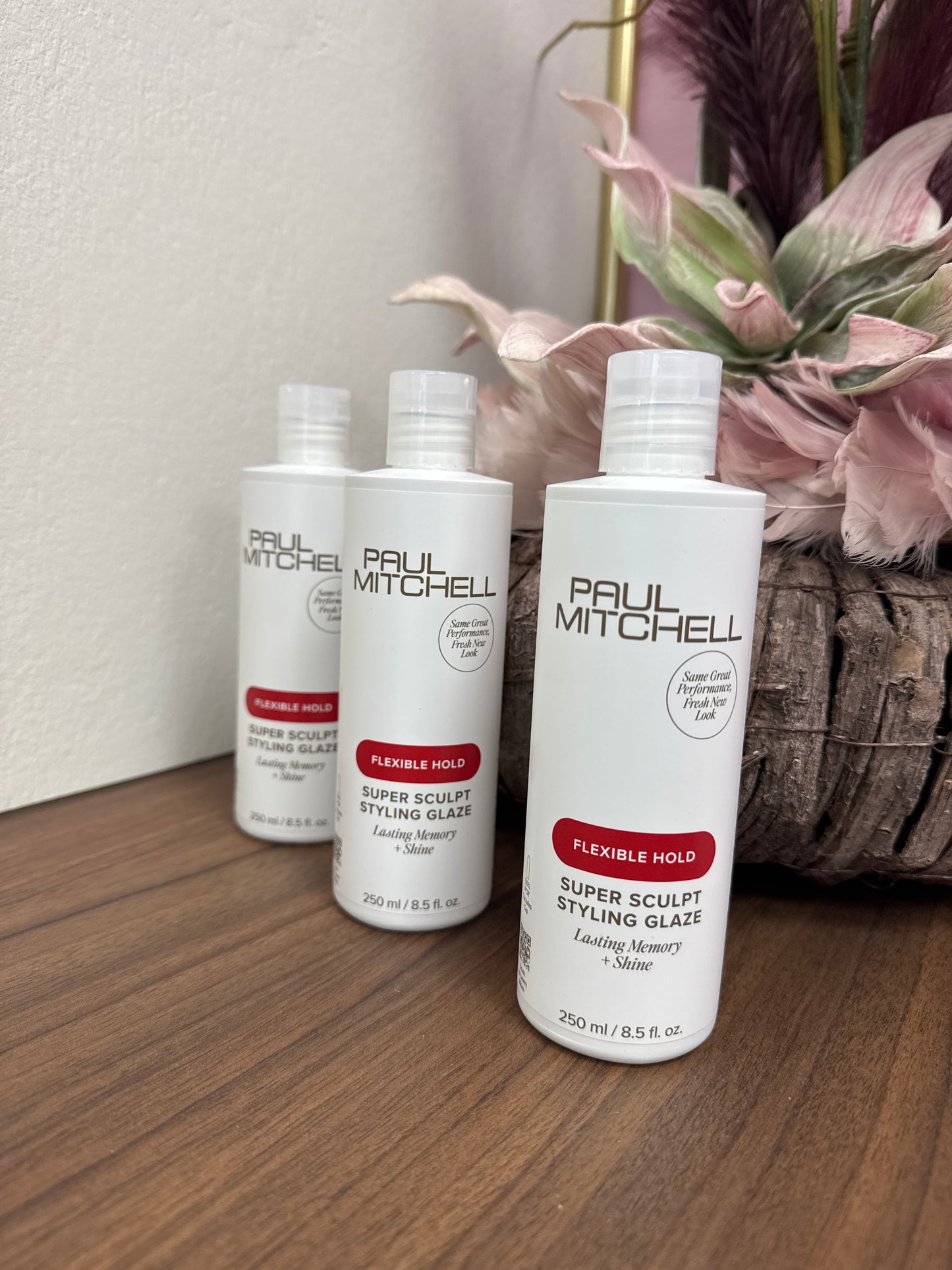 Stylinggel flexibel Halt Paul Mitchell Super Sculpt Styling Glaze mehrere Flaschen nebeneinander Paul Mitchell