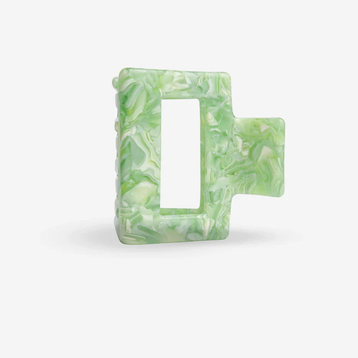 Haarklammer aus Cellulose Acetat mit feiner grüner Maserung, schräge Perspektive für Half Up Frisuren, SASSTIE