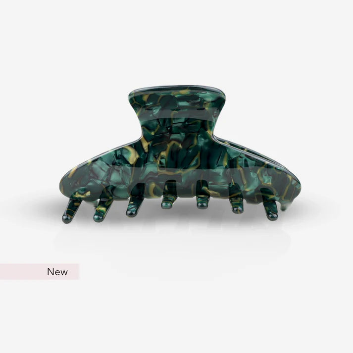 Elegante Haarklammer in Dunkelgrün aus Cellulose Acetat, Frontansicht mit sanft geschwungenem Design, SASSTIE