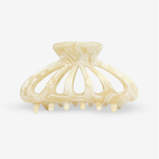 Haarklammer in Creme aus Cellulose Acetat mit offener Kronenform, Frontansicht mit eleganter Maserung, SASSTIE