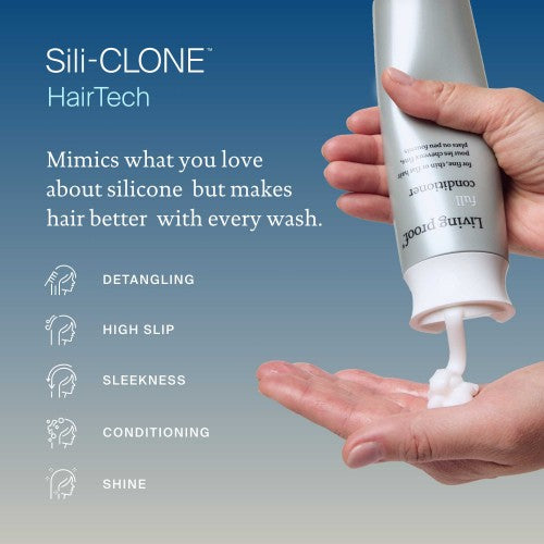 Living Proof Full Conditioner Anwendung cremige Pflegetextur wird aus der Flasche in die Hand dosiert – Living Proof