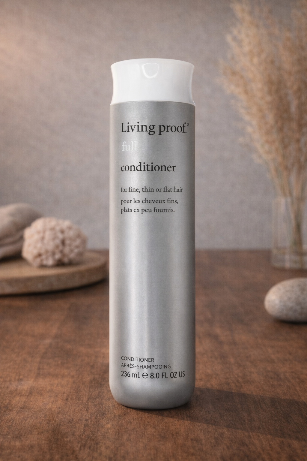 Living Proof Full Conditioner warmen hölzernen Hintergrund, freigestellte Produktflasche – Living Proof