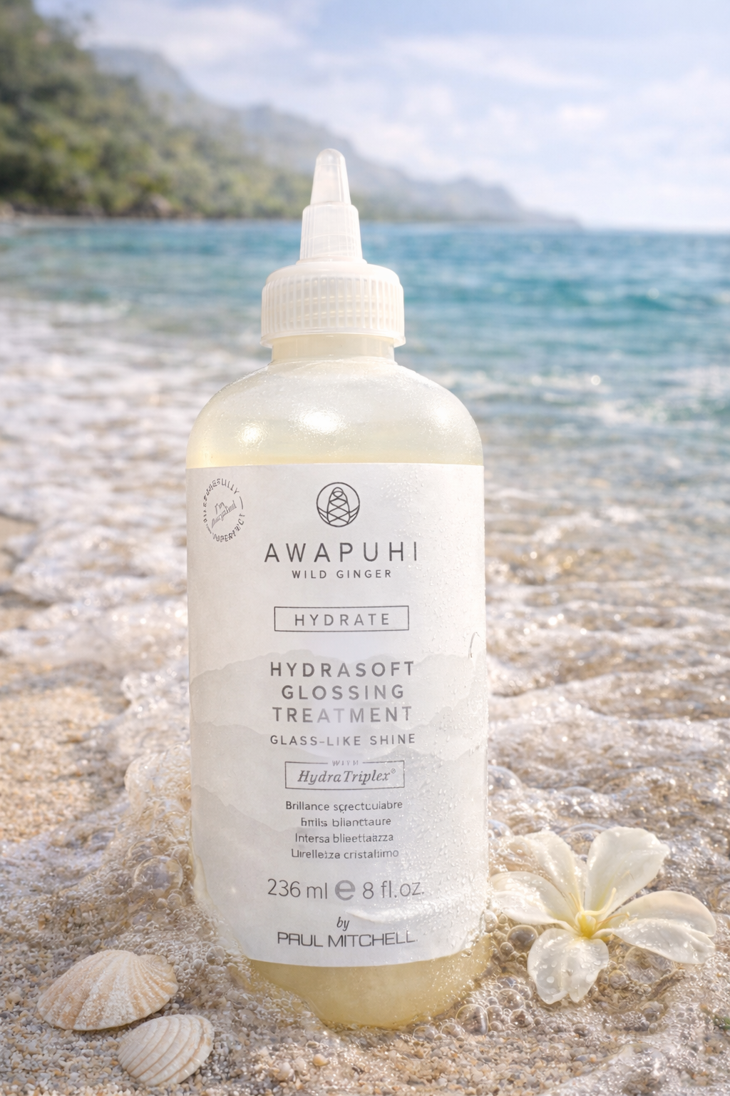 Awapuhi Hydrasoft Glossing Treatment 236 ml für sofortigen Glanz, liegend auf Sand mit weißem Ingwer – Paul Mitchell