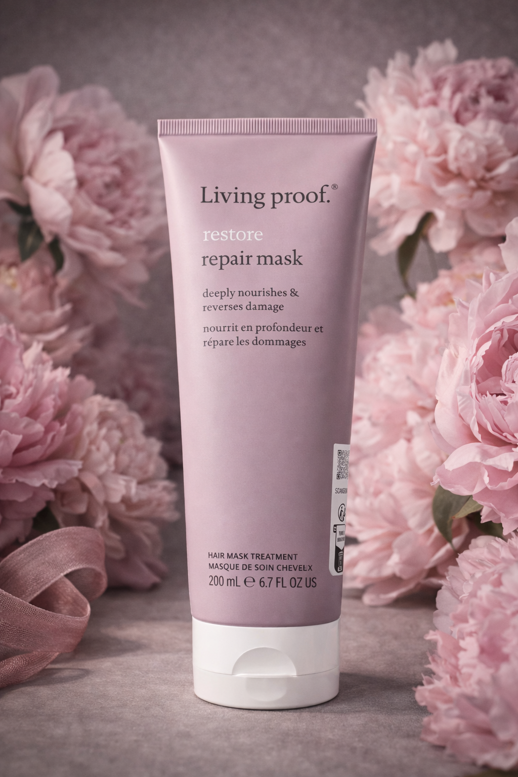 Living Proof Restore Repair Mask dekorativer Hintergrund mit ruhiger Farbwelt – Living Proof