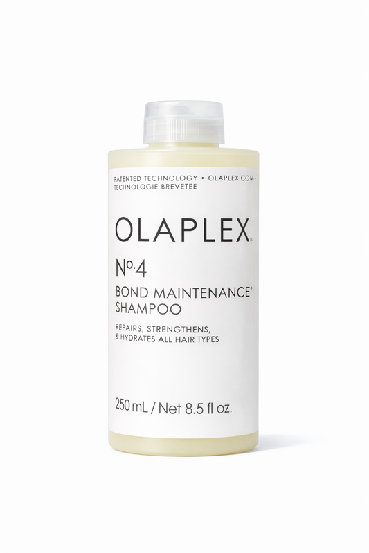 Olaplex No.4 Bond Maintenance Shampoo reparierendes Shampoo für alle Haartypen freigestelltes Produkt auf weißem Hintergrund – Olaplex