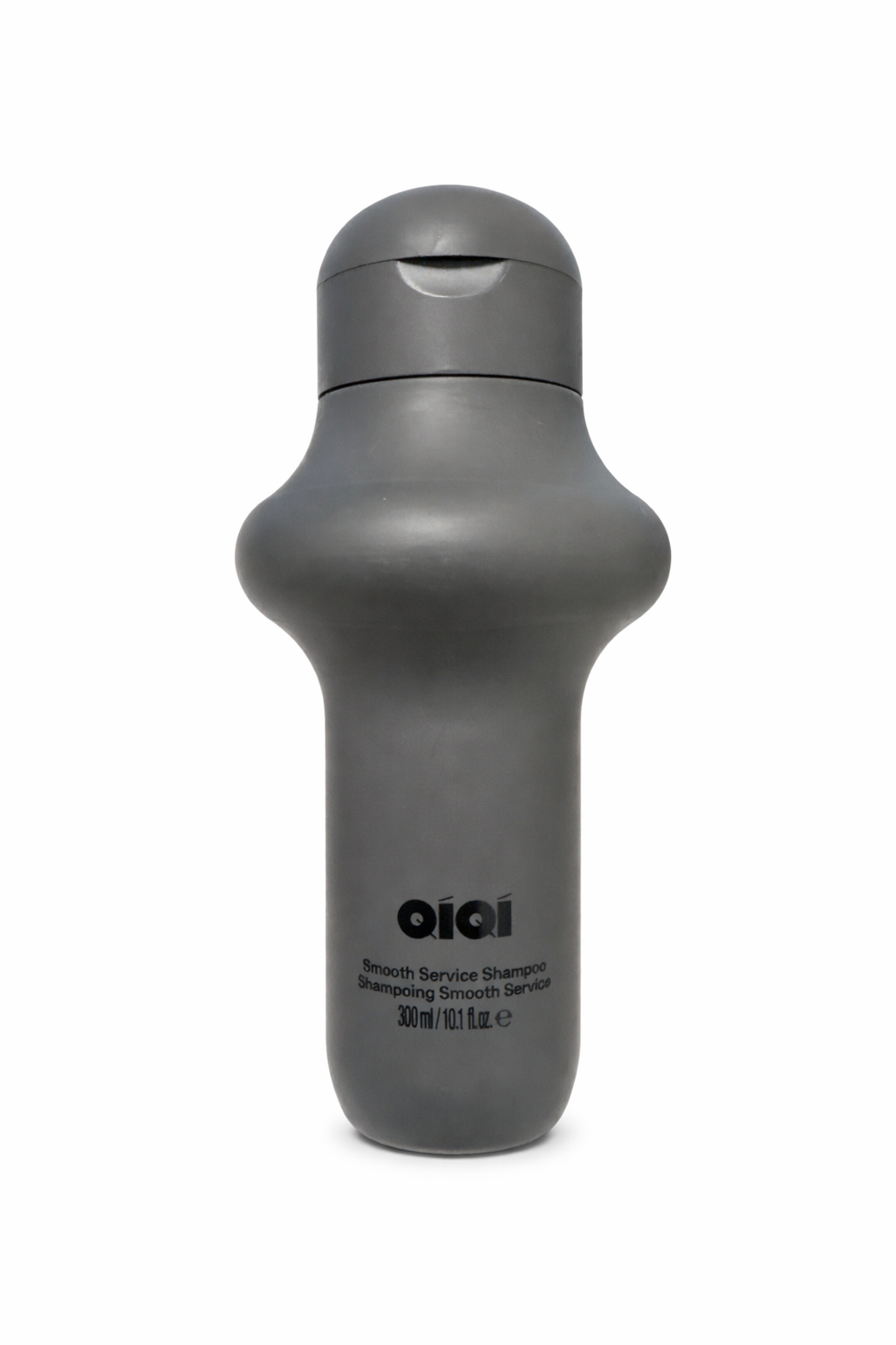 QiQi Smooth Service Shampoo, graue Shampoo Flasche freigestellt vor weißem Hintergrund – QiQ