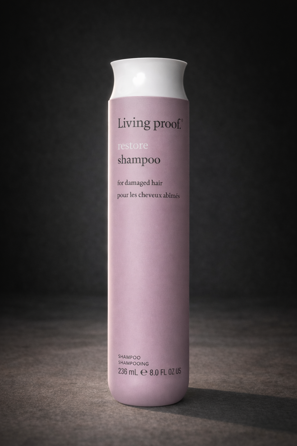 Living Proof Restore Shampoo dunkler anthrazitfarbener Hintergrund mit Lichtkante – Living Proof