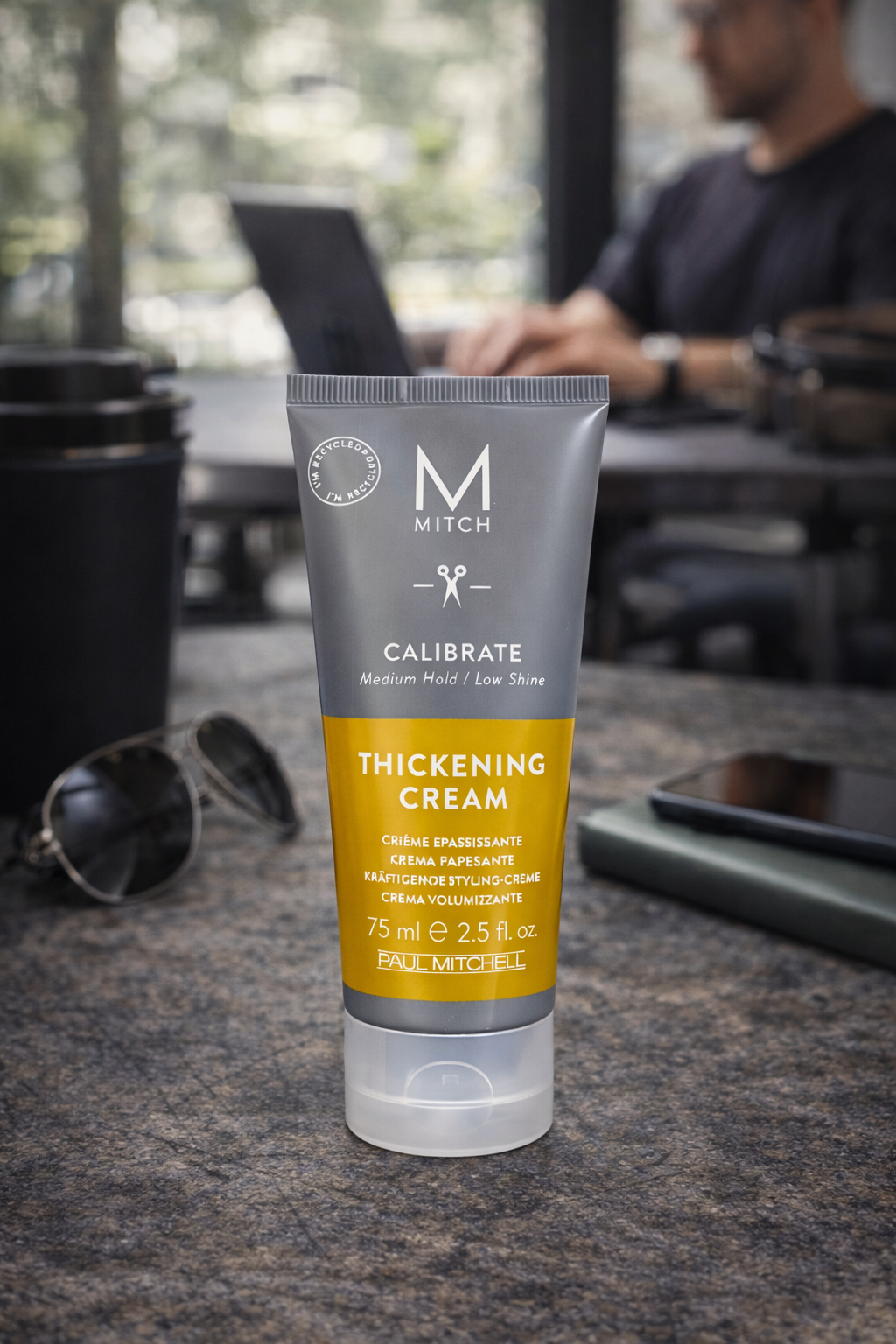 Mitch Calibrate Thickening Cream im modernen Arbeitsumfeld auf Tisch platziert – Paul Mitchell